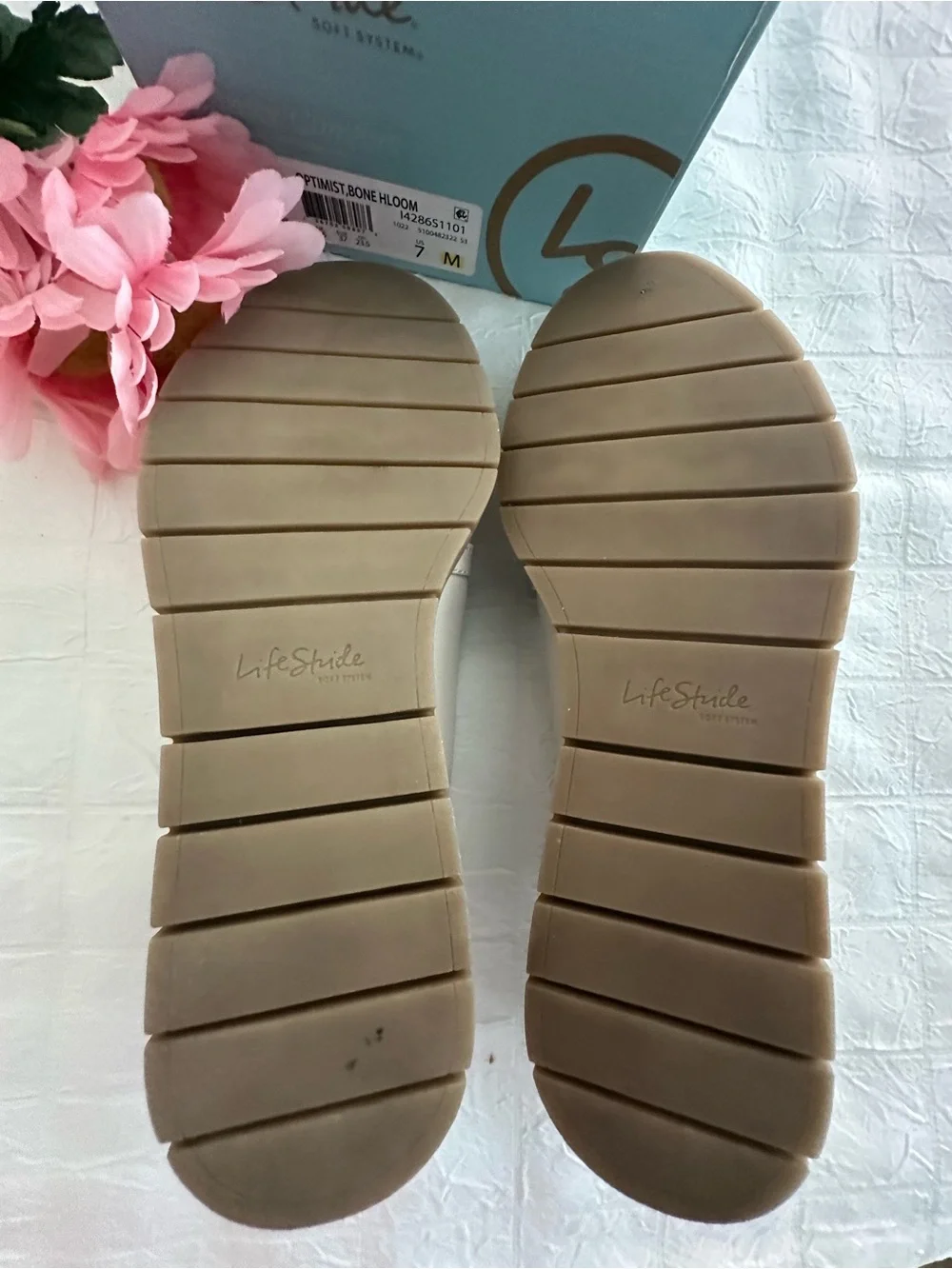Life Stride BRAND NEW Cream Loafers with Geometric Chain Accent